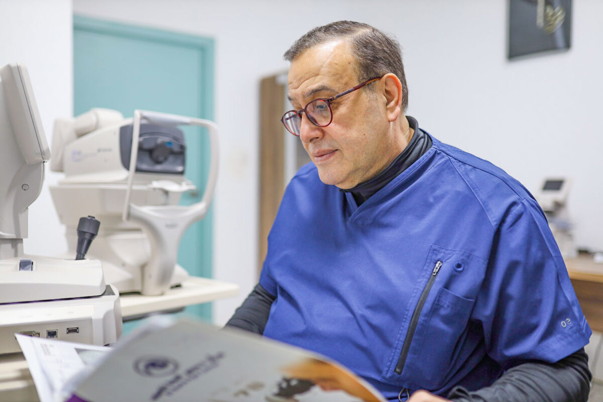 الدكتور سمير البحة يتسقبل حالات العيون في مستشفى فينيسيا